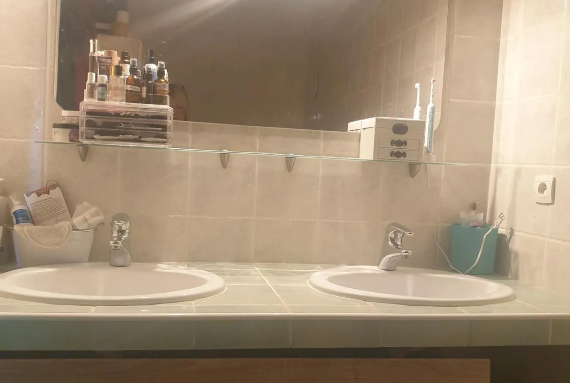 Maison lumineuse de style vigneronne à Fabrègues – 78 m² avec terrasse et garage 