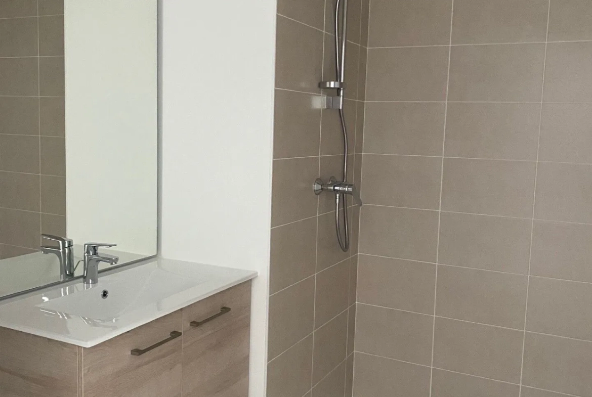 Appartement T2 lumineux de 54 m² avec grande terrasse exposée sud à Tournon-sur-Rhône 