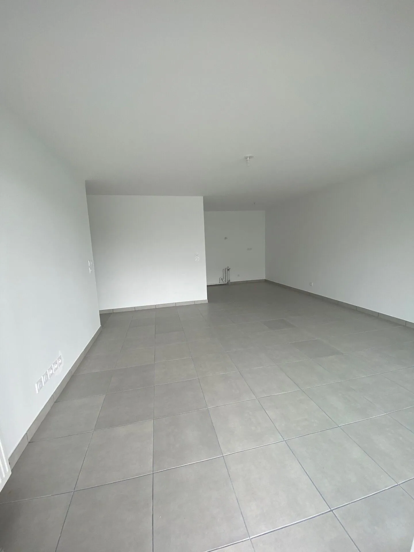 Appartement T2 lumineux de 54 m² avec grande terrasse exposée sud à Tournon-sur-Rhône 