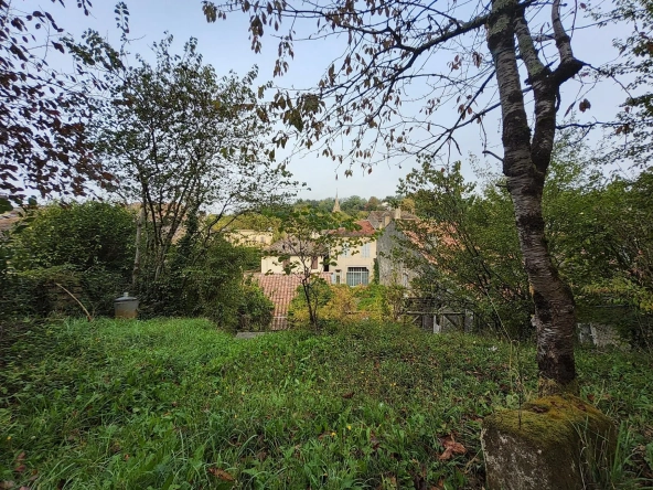 Maison à vendre en centre bourg à Langoiran avec terrasse et jardin