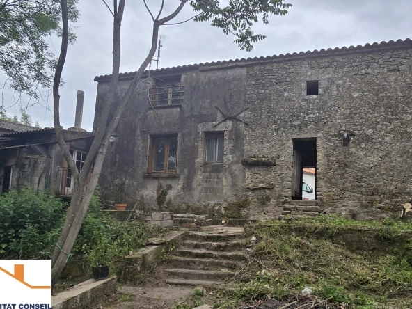Maison en pierre à rénover à Les Lucs-sur-Boulogne – 200 m² habitables sur 1115 m² de terrain