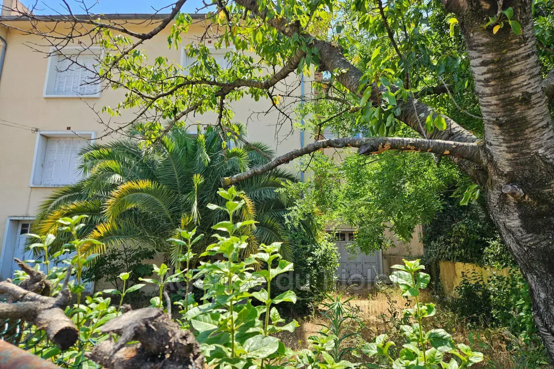 Grand F4 à rénover de 114 m² à Montpellier avec garage et cave 