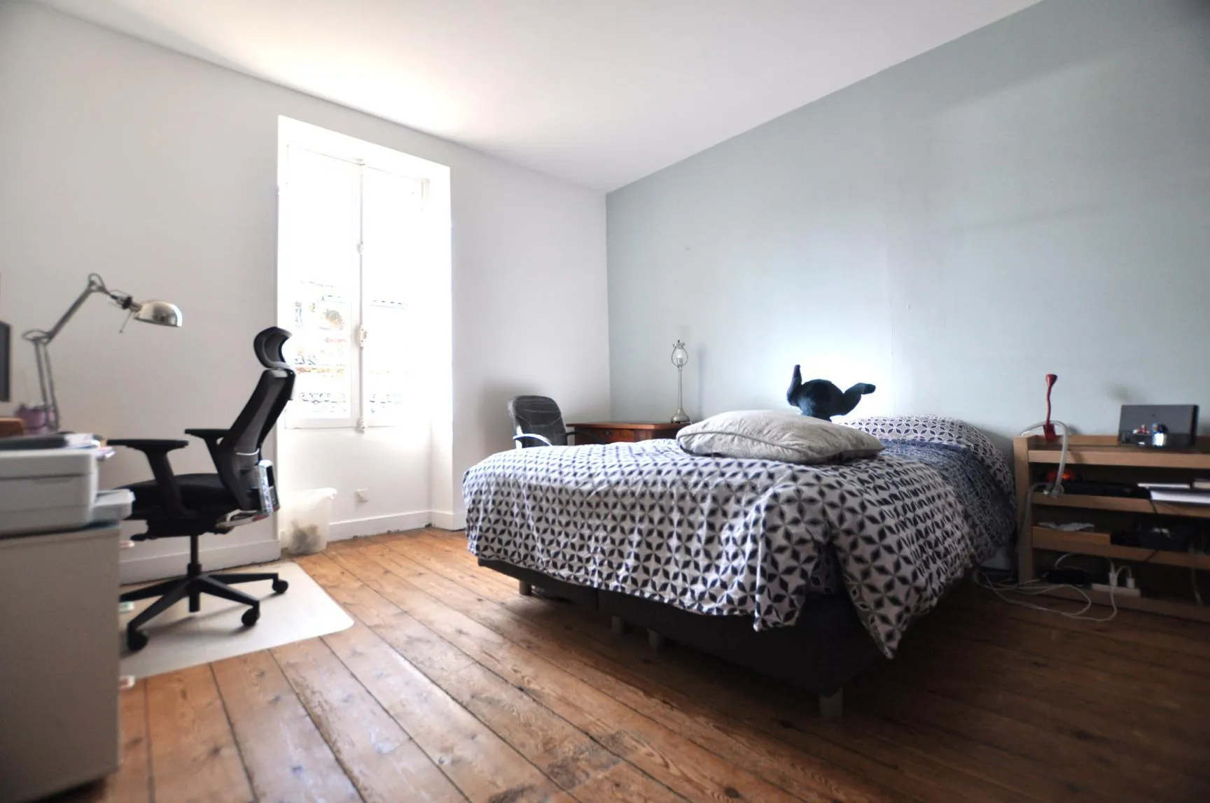 Charmante maison ancienne du XIIIe siècle à Rions avec cour et 3 chambres 