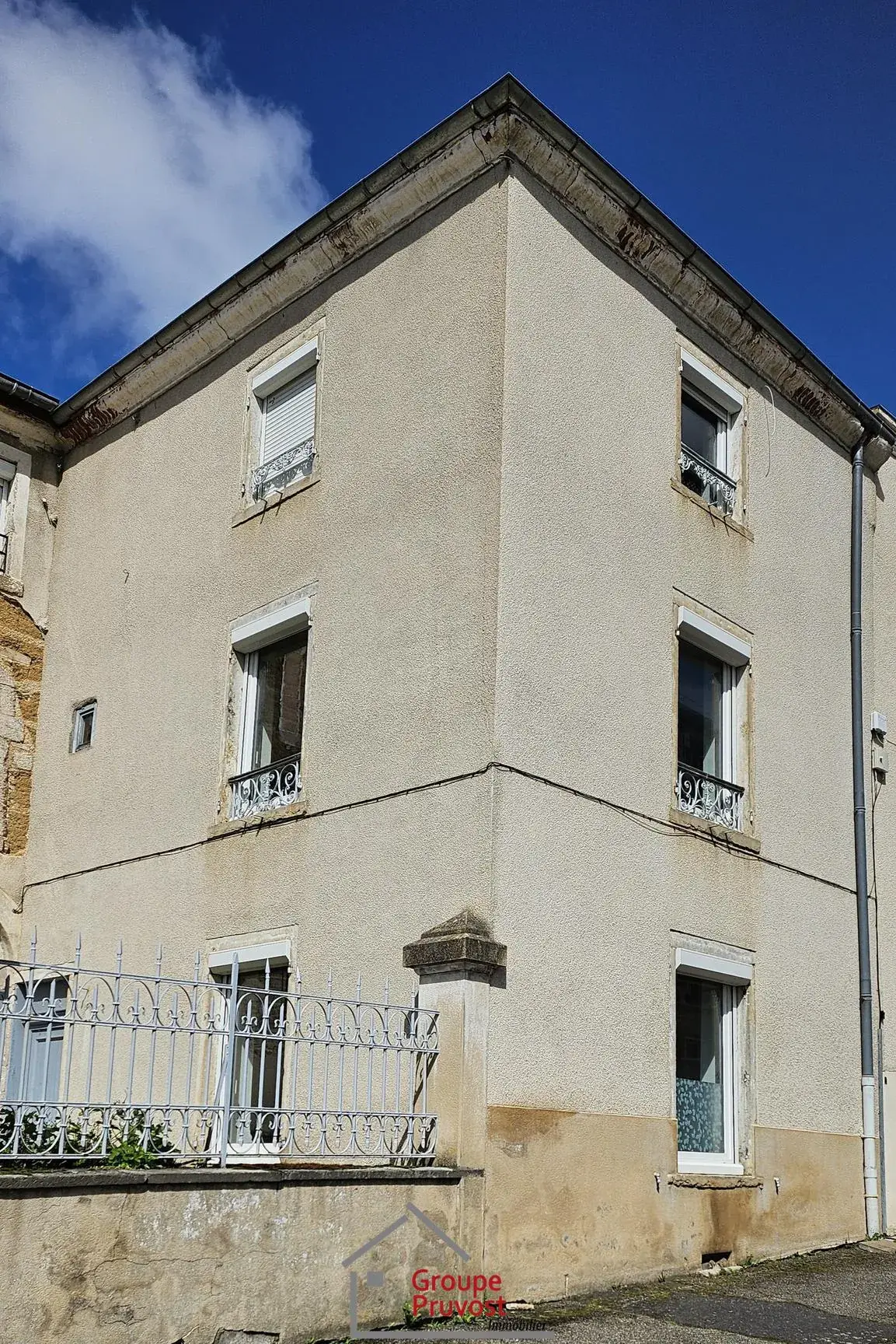 Maison de village à Panissières de 85 m² avec potentiel de rénovation 