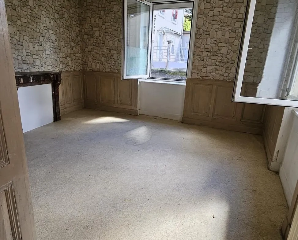 Maison de village à Panissières de 85 m² avec potentiel de rénovation 