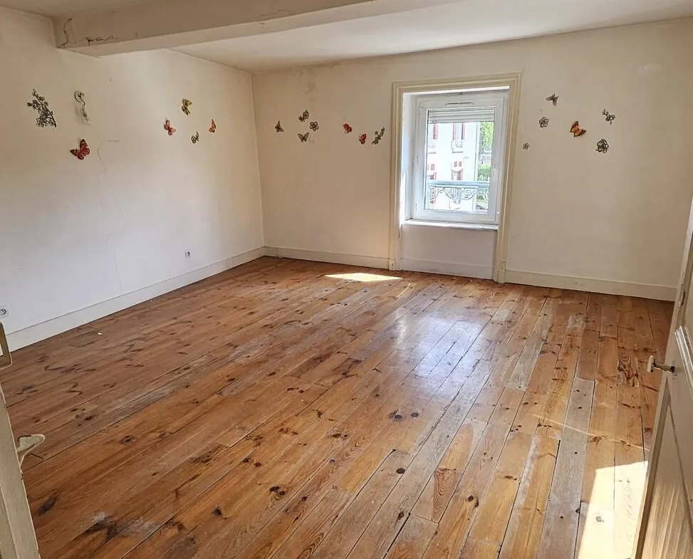 Maison de village à Panissières de 85 m² avec potentiel de rénovation 