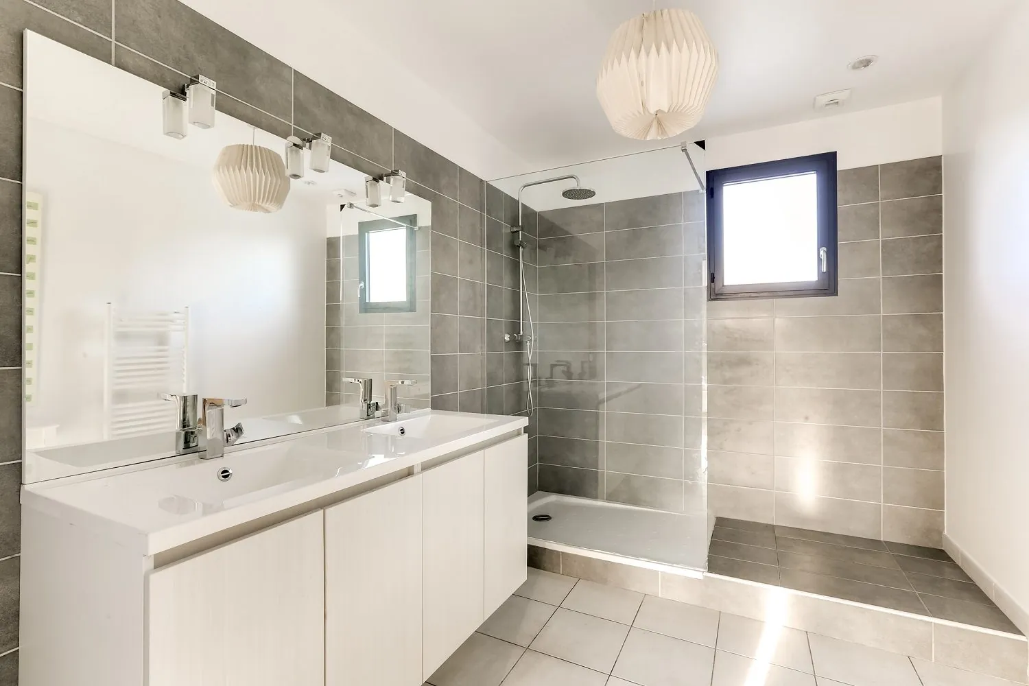 Maison neuve familiale à Bouville avec 4 chambres et garage 