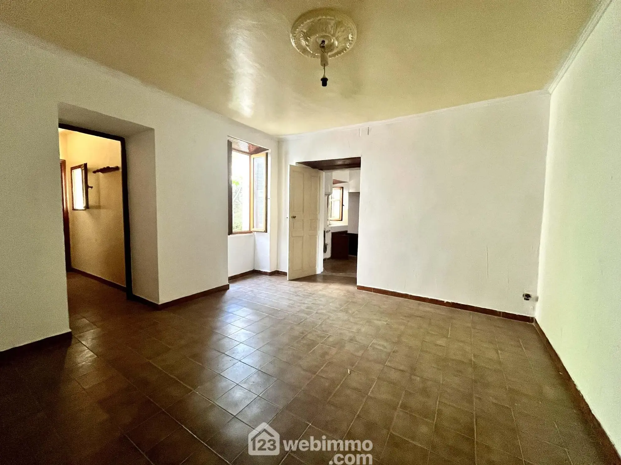 Bel appartement de 90 m² à Morosaglia, Corse, avec potentiel de rénovation 