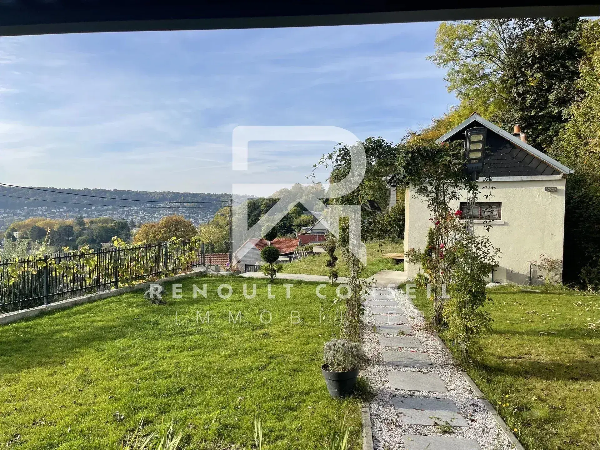 Maison lumineuse à Rouen avec grand jardin et potentiel constructible 