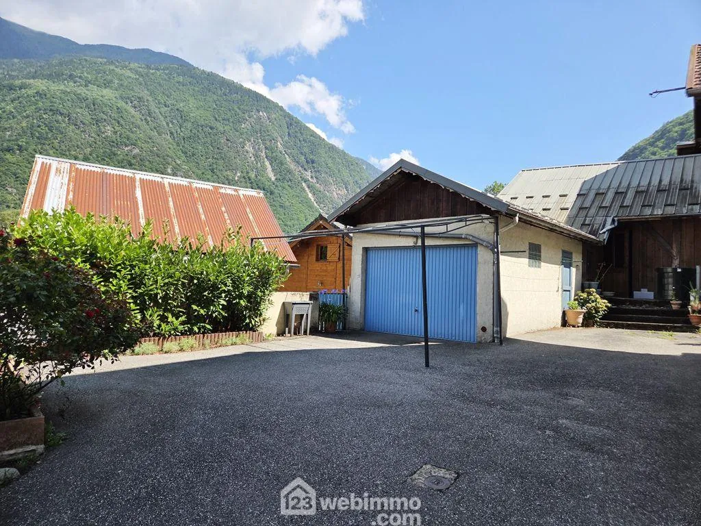 Maison de village à Rognaix de 119 m² avec garage et cave 