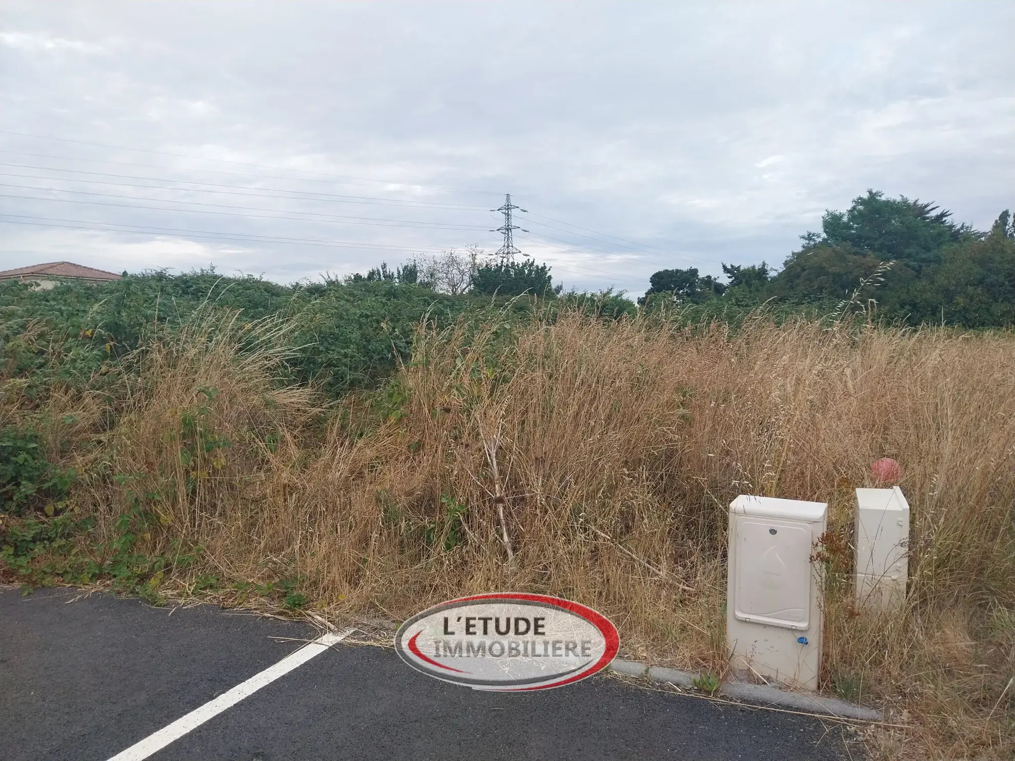 Terrain constructible de 474 m² à Sainte-Pazanne, au cœur du village 