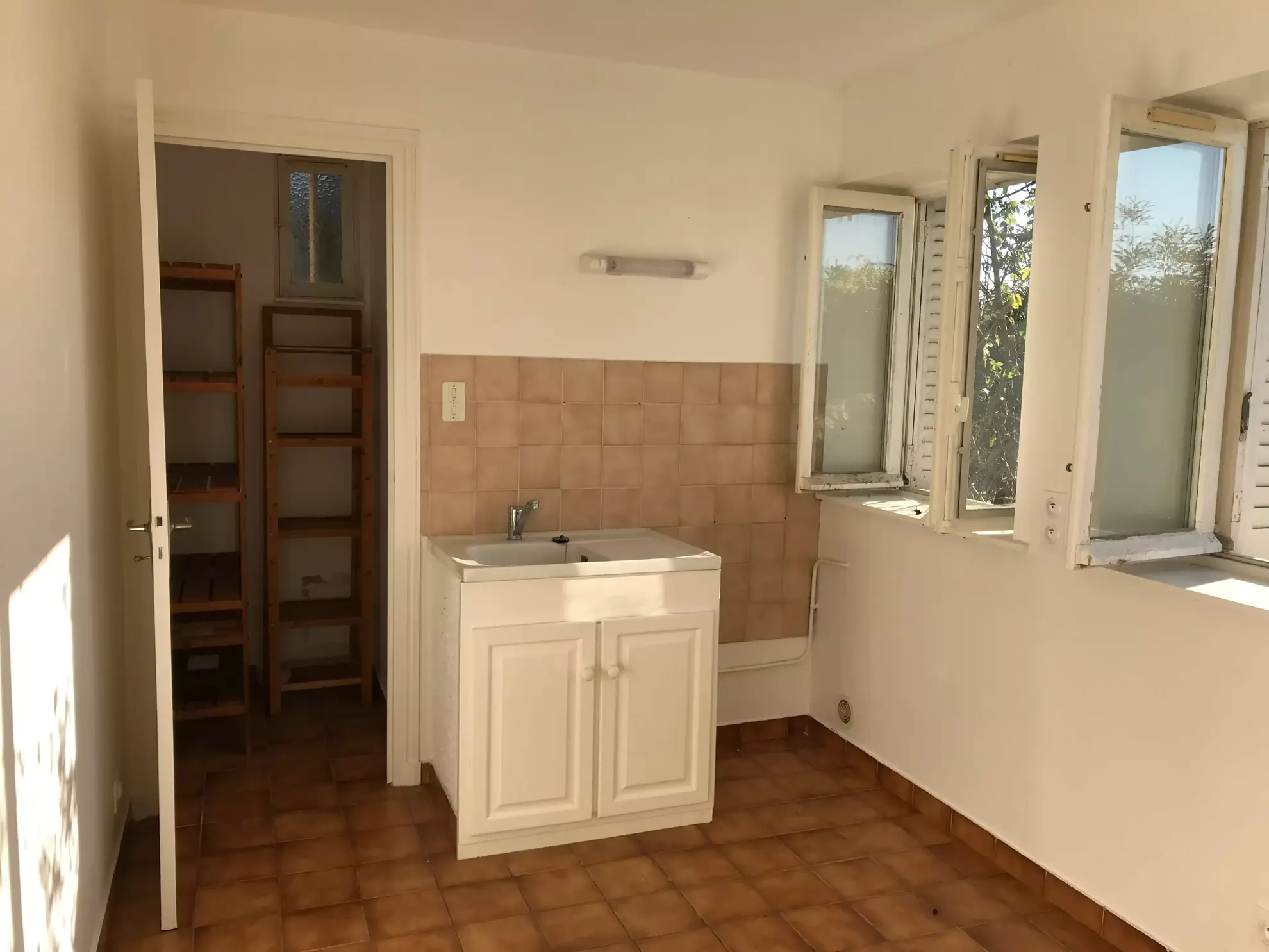 Charmant appartement T2 en rez-de-jardin à Charbonnières-les-Bains avec jardin privé 