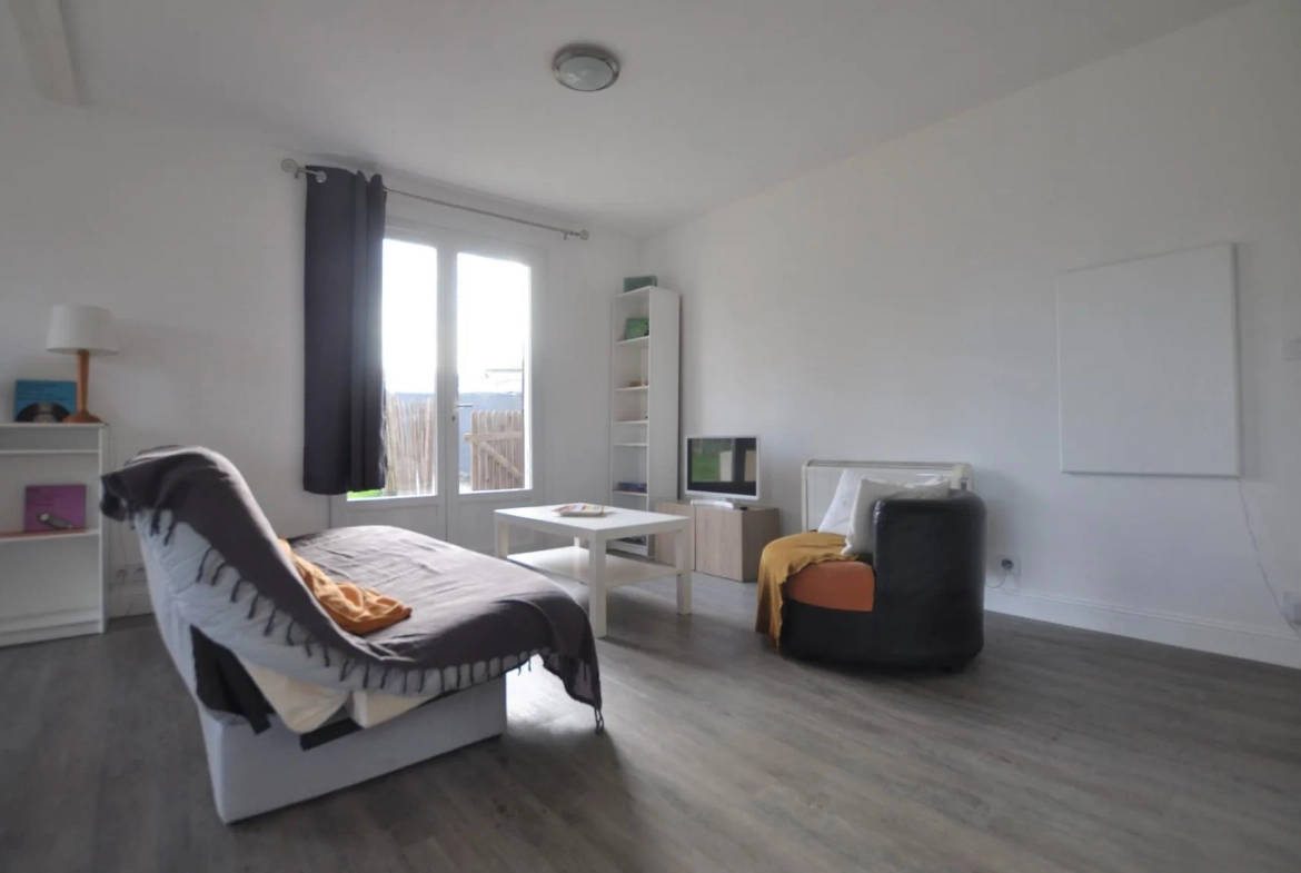 Maison de village à Paillet avec jardin, terrasse et parking – 80 m² 