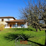 Vente Villa 4 Chambres à Matour avec Grand Terrain et Garage