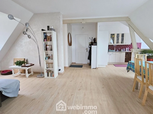 Appartement rénové de 58 m² avec stationnement à Fontainebleau