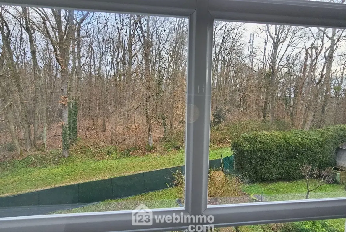 Appartement rénové de 58 m² avec stationnement à Fontainebleau 