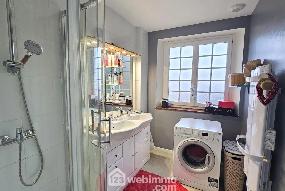 Appartement rénové de 58 m² avec stationnement à Fontainebleau 