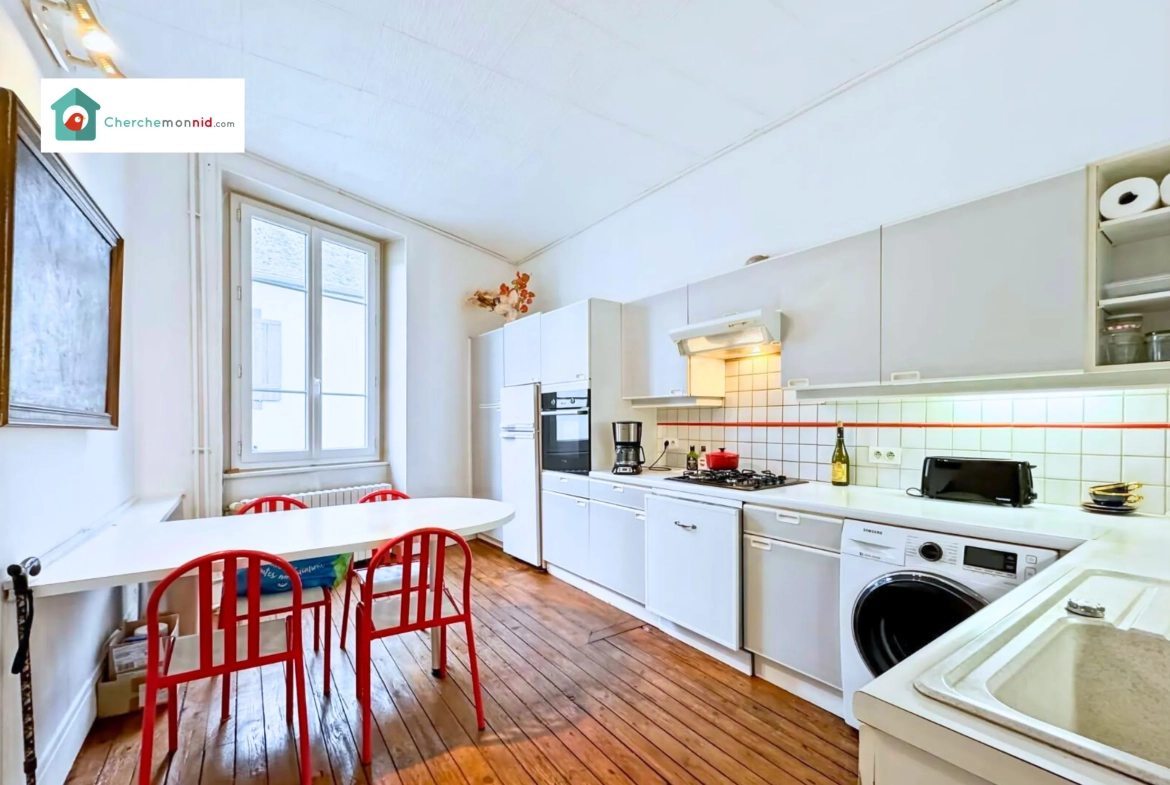 Maison de ville rénovée à Châtillon-en-Bazois de 173 m² avec potentiel et local professionnel 