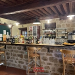 A vendre café-restaurant à Saint-Denis-Cabanne avec forte clientèle et espace terrasse