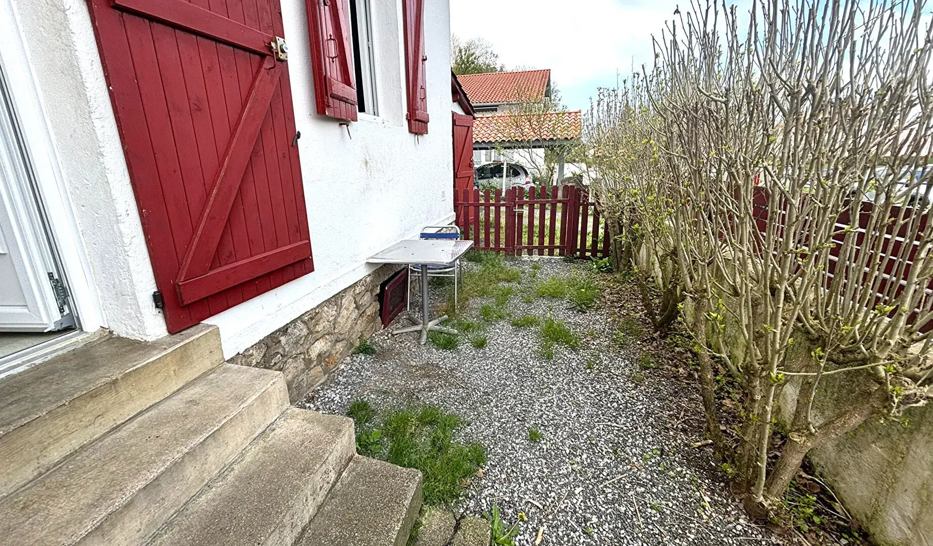 Appartement T3 rénové à Ascain avec garage et remise de 16,68 m² 