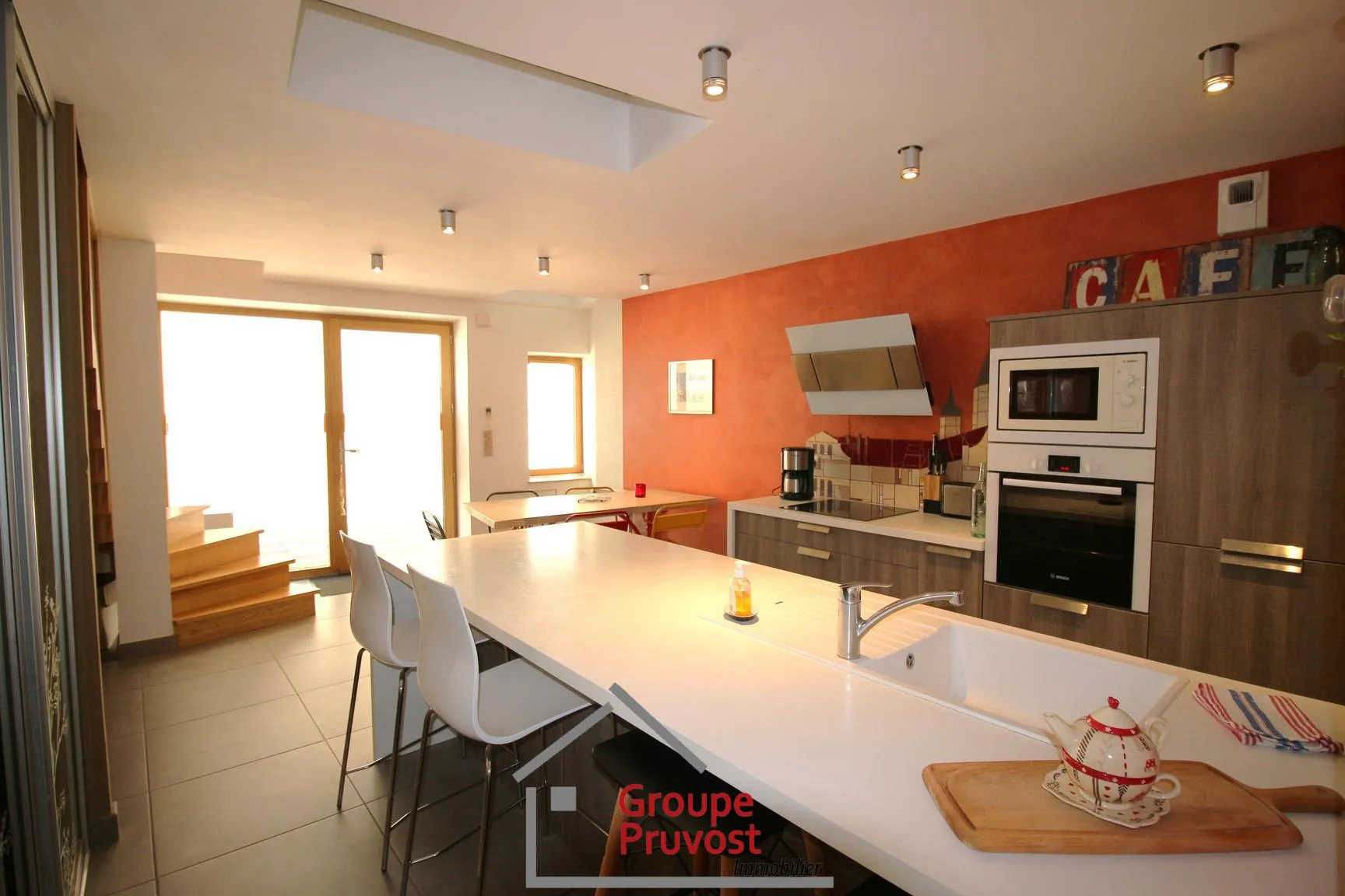 Maison de ville moderne à Cluny avec 3 chambres et luminosité optimale 