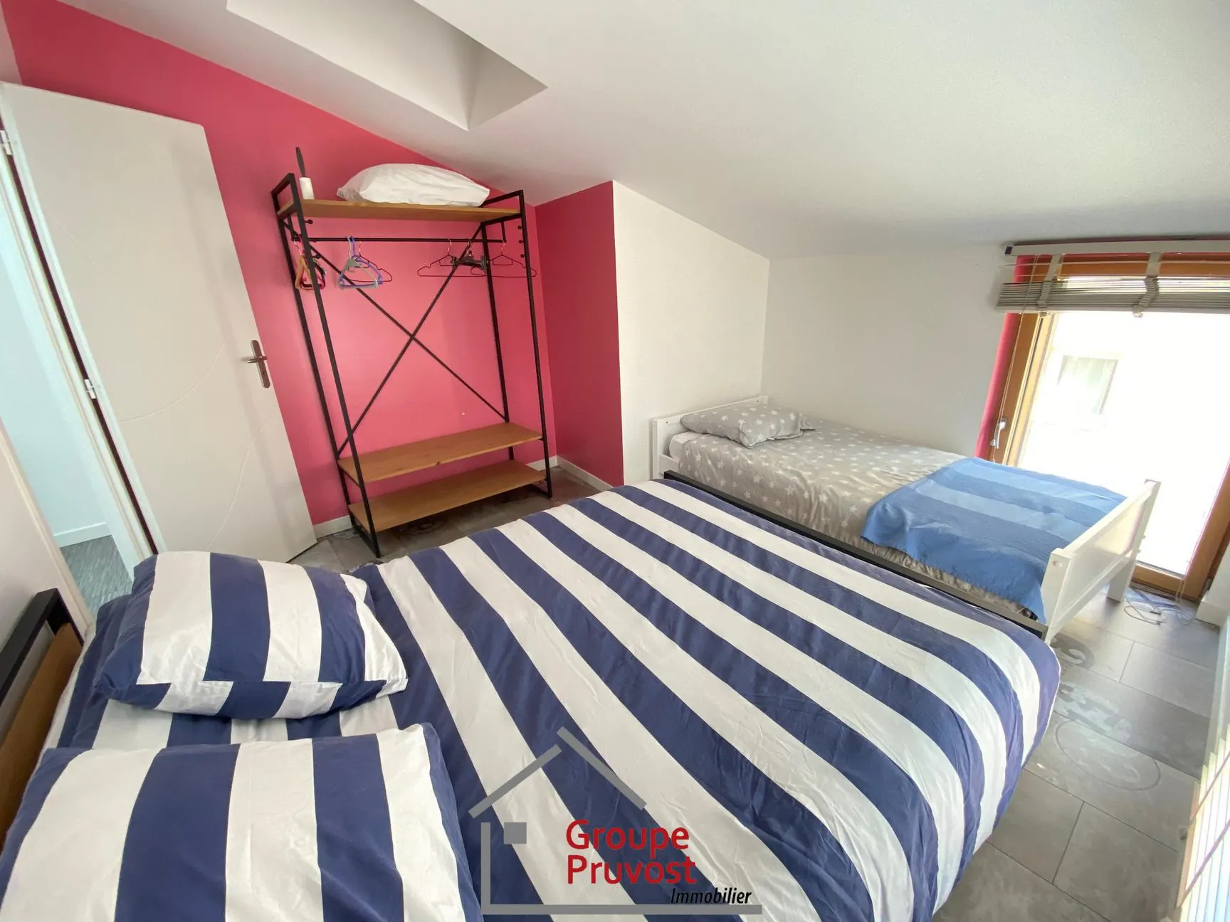 Maison de ville moderne à Cluny avec 3 chambres et luminosité optimale 