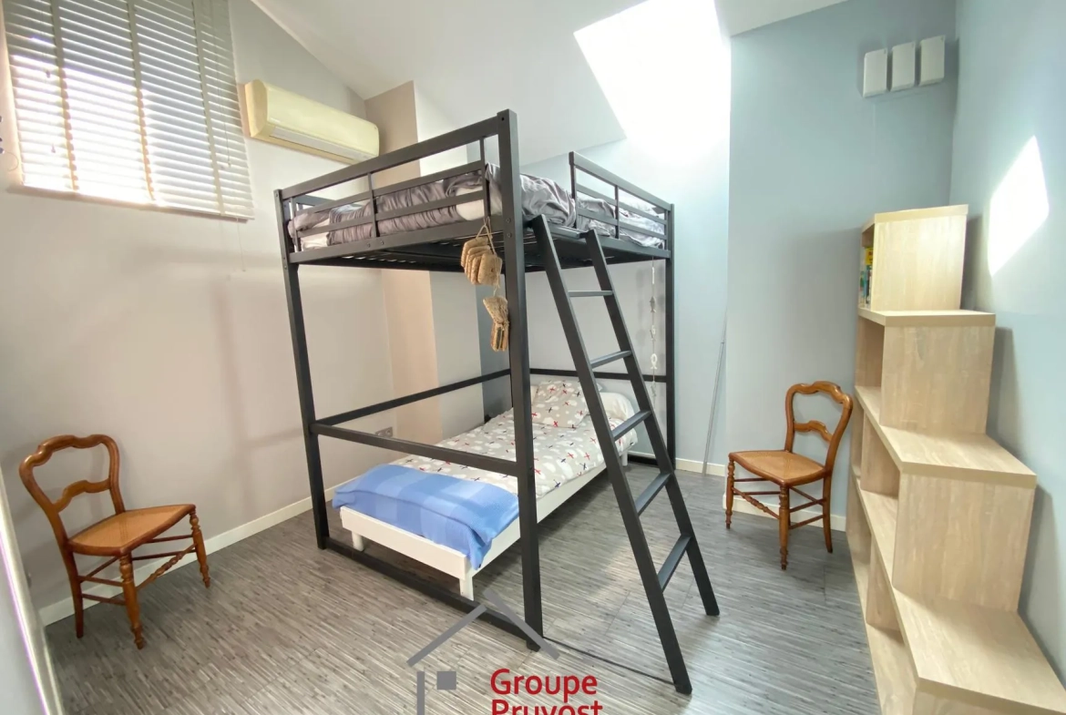 Maison de ville moderne à Cluny avec 3 chambres et luminosité optimale 