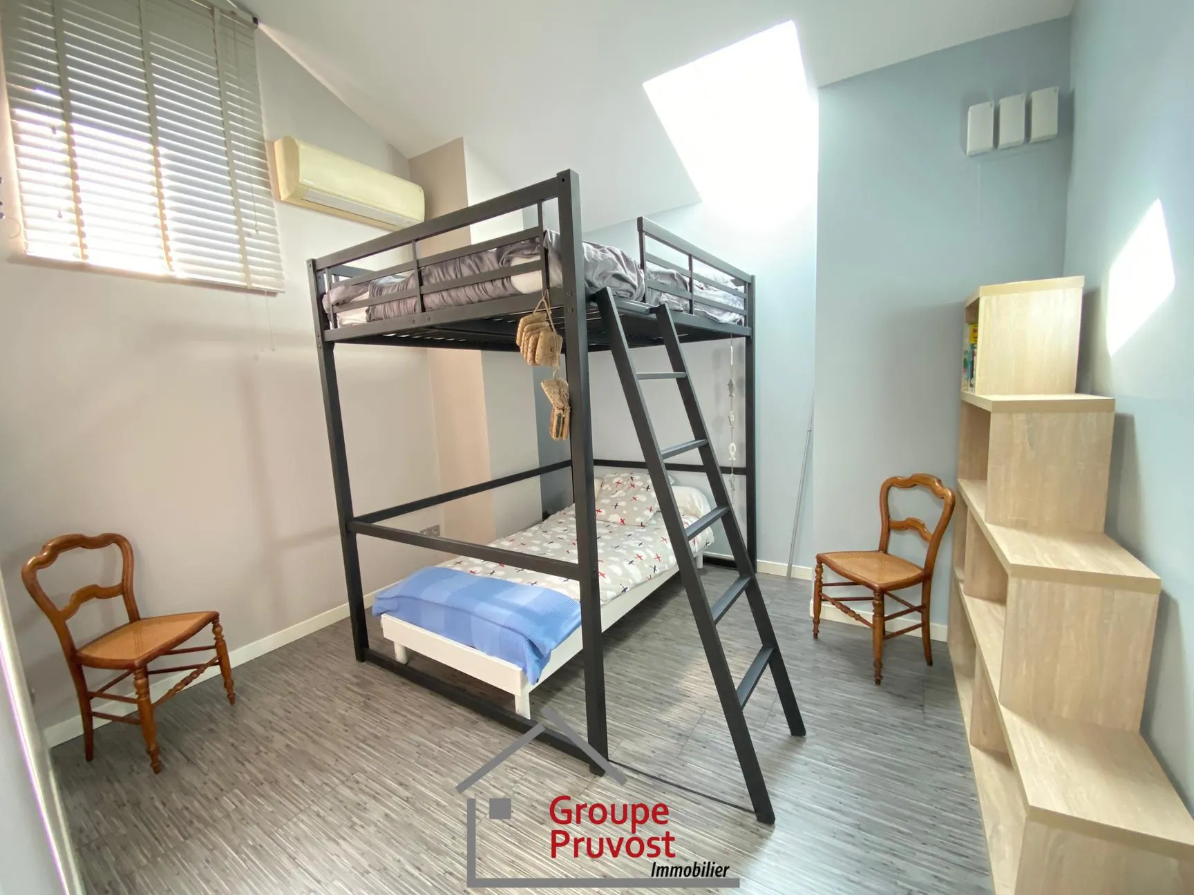 Maison de ville moderne à Cluny avec 3 chambres et luminosité optimale 