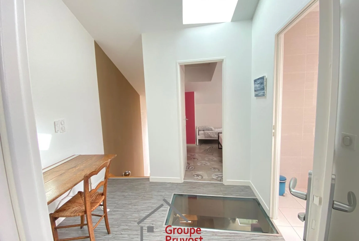 Maison de ville moderne à Cluny avec 3 chambres et luminosité optimale 