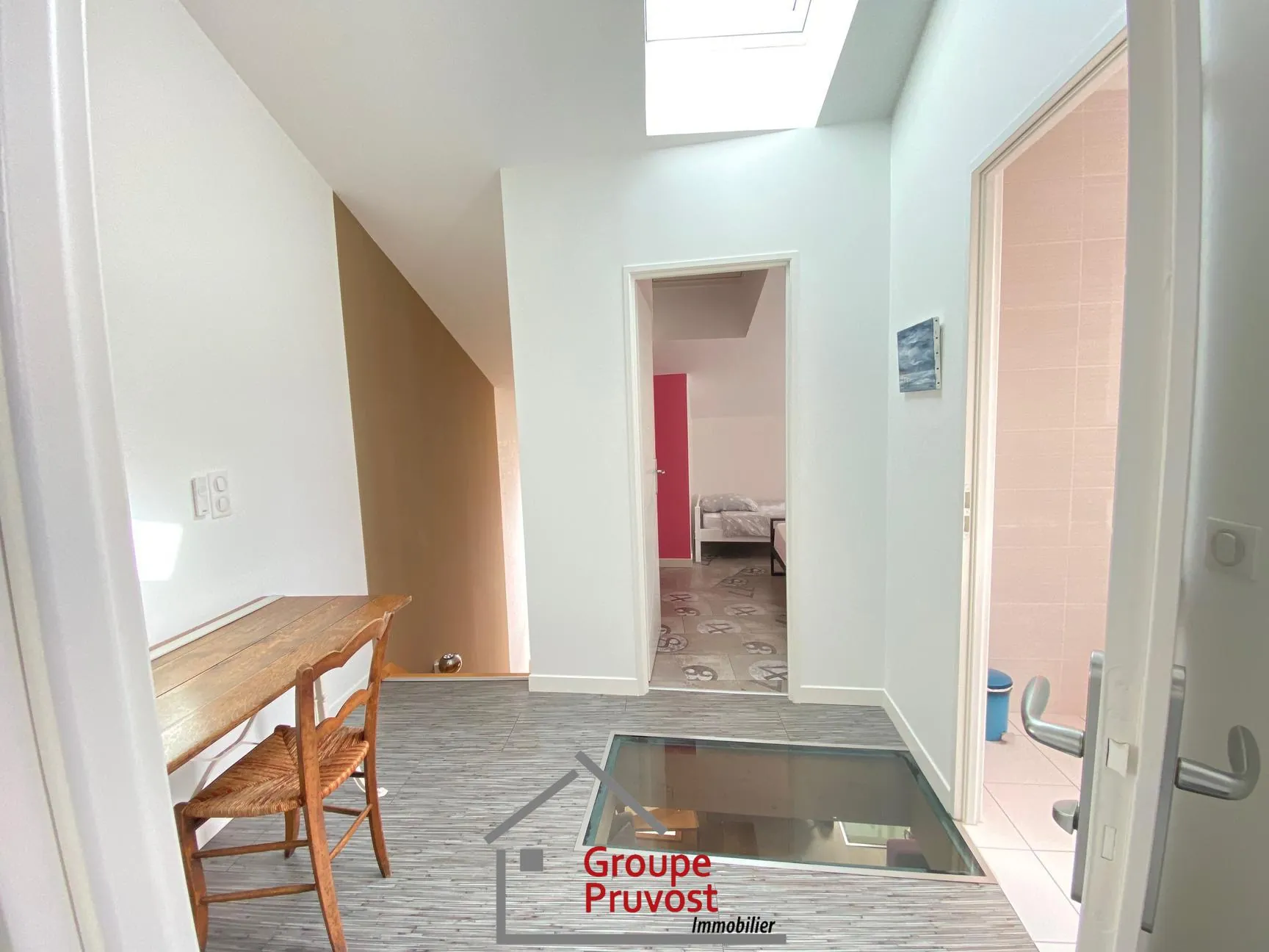 Maison de ville moderne à Cluny avec 3 chambres et luminosité optimale 