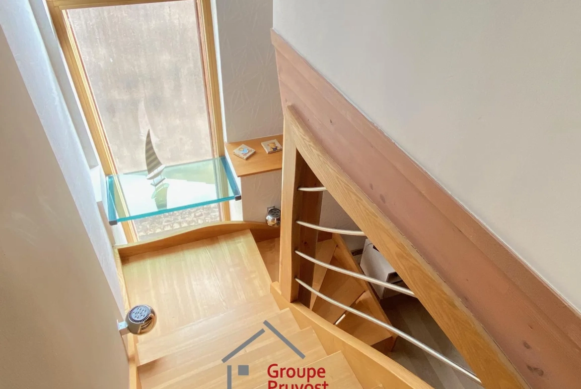 Maison de ville moderne à Cluny avec 3 chambres et luminosité optimale 