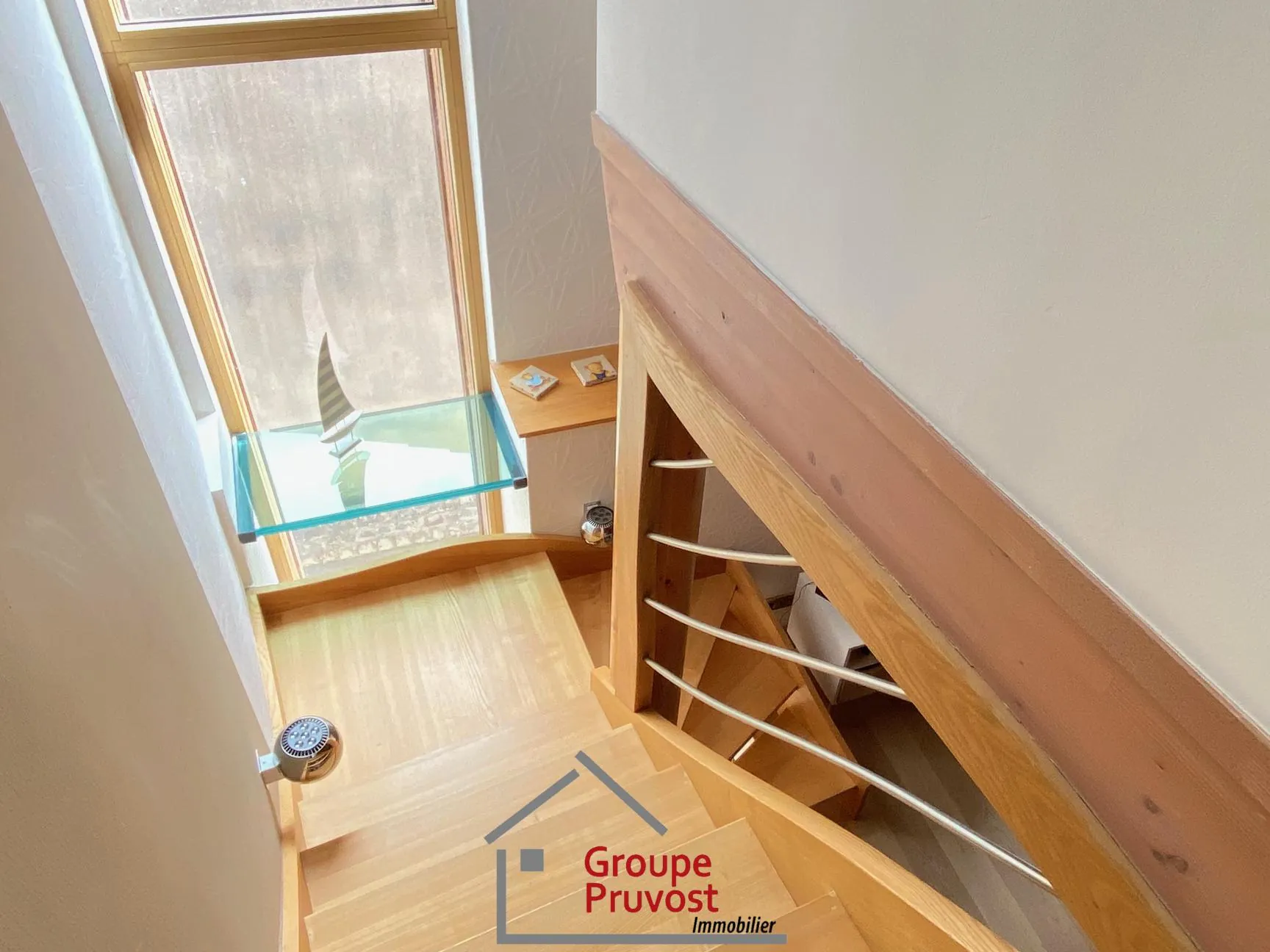 Maison de ville moderne à Cluny avec 3 chambres et luminosité optimale 