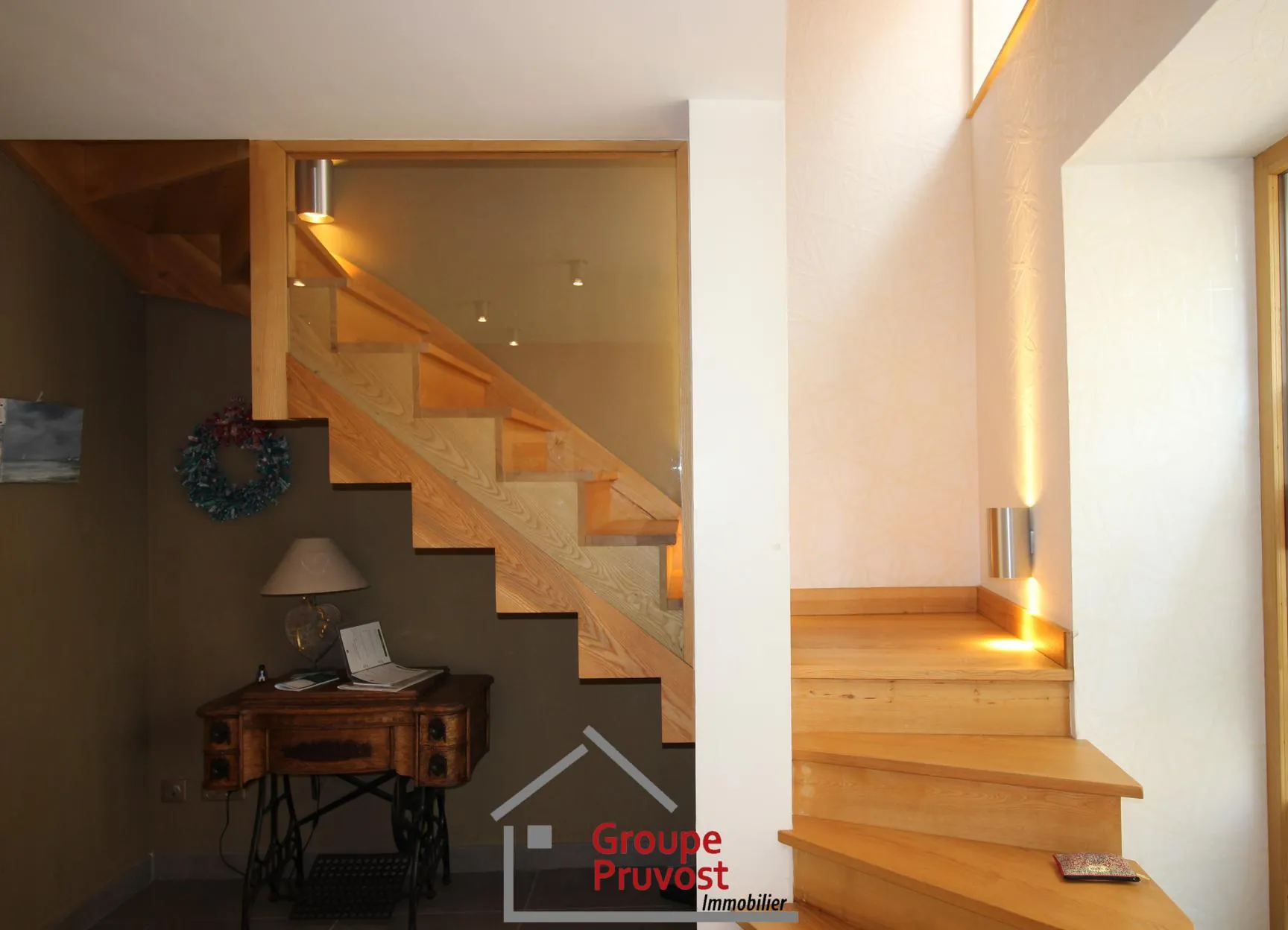 Maison de ville moderne à Cluny avec 3 chambres et luminosité optimale 