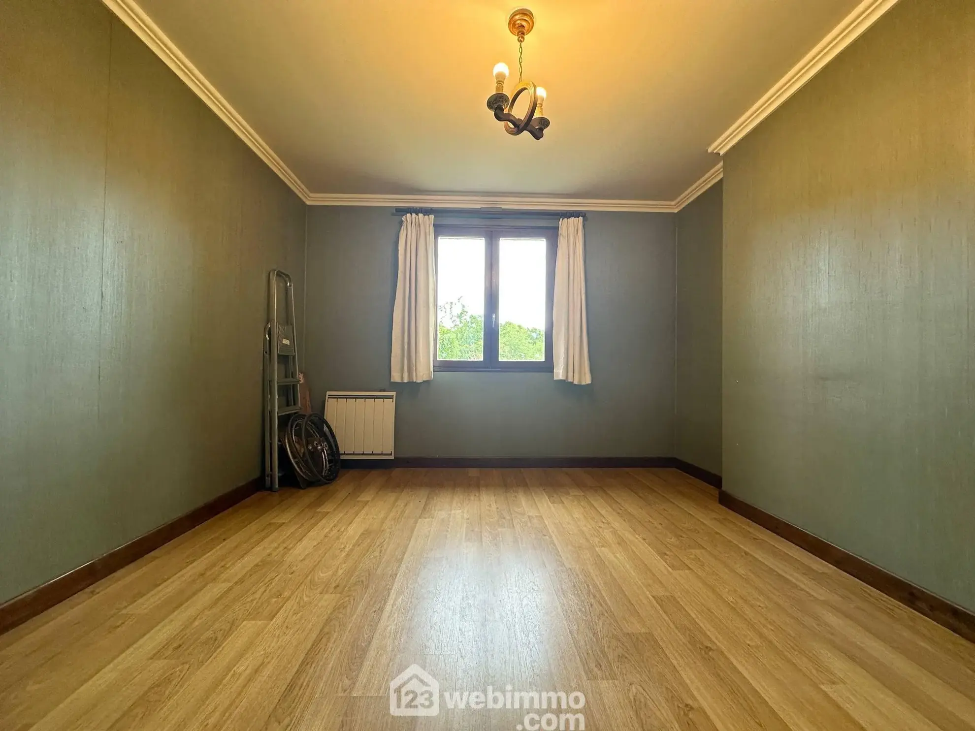 Belle maison de 154 m² à Bruyères-et-Montbérault avec jardin et sous-sol 