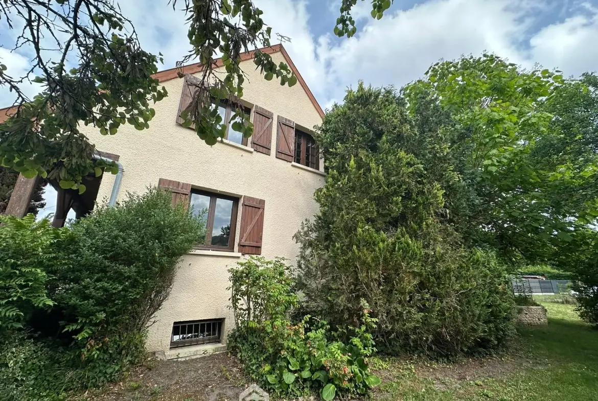 Belle maison de 154 m² à Bruyères-et-Montbérault avec jardin et sous-sol 