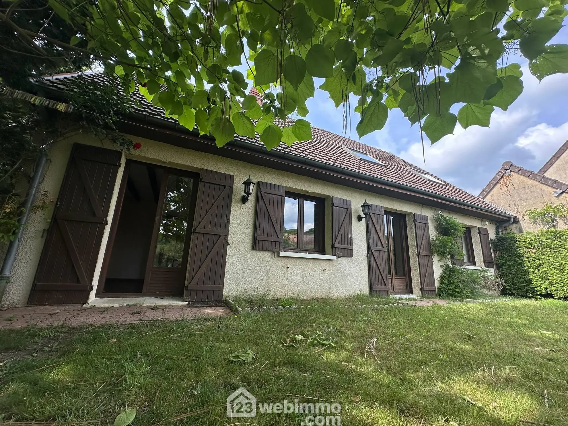 Belle maison de 154 m² à Bruyères-et-Montbérault avec jardin et sous-sol 