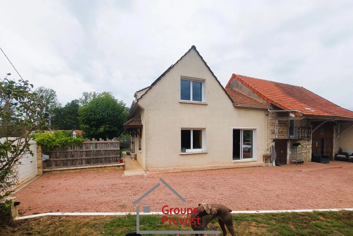 Maison de campagne rénovée à Cluny avec grand terrain et potentiel d'extension 