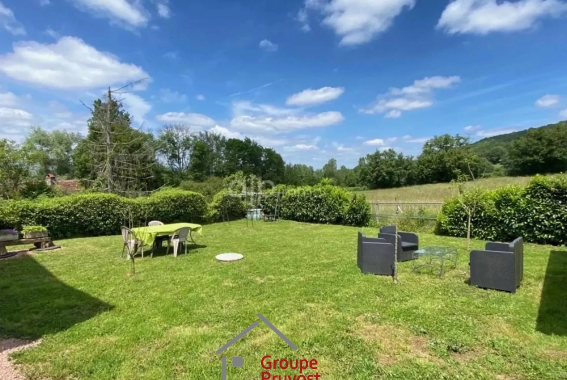 Maison de campagne rénovée à Cluny avec grand terrain et potentiel d'extension 