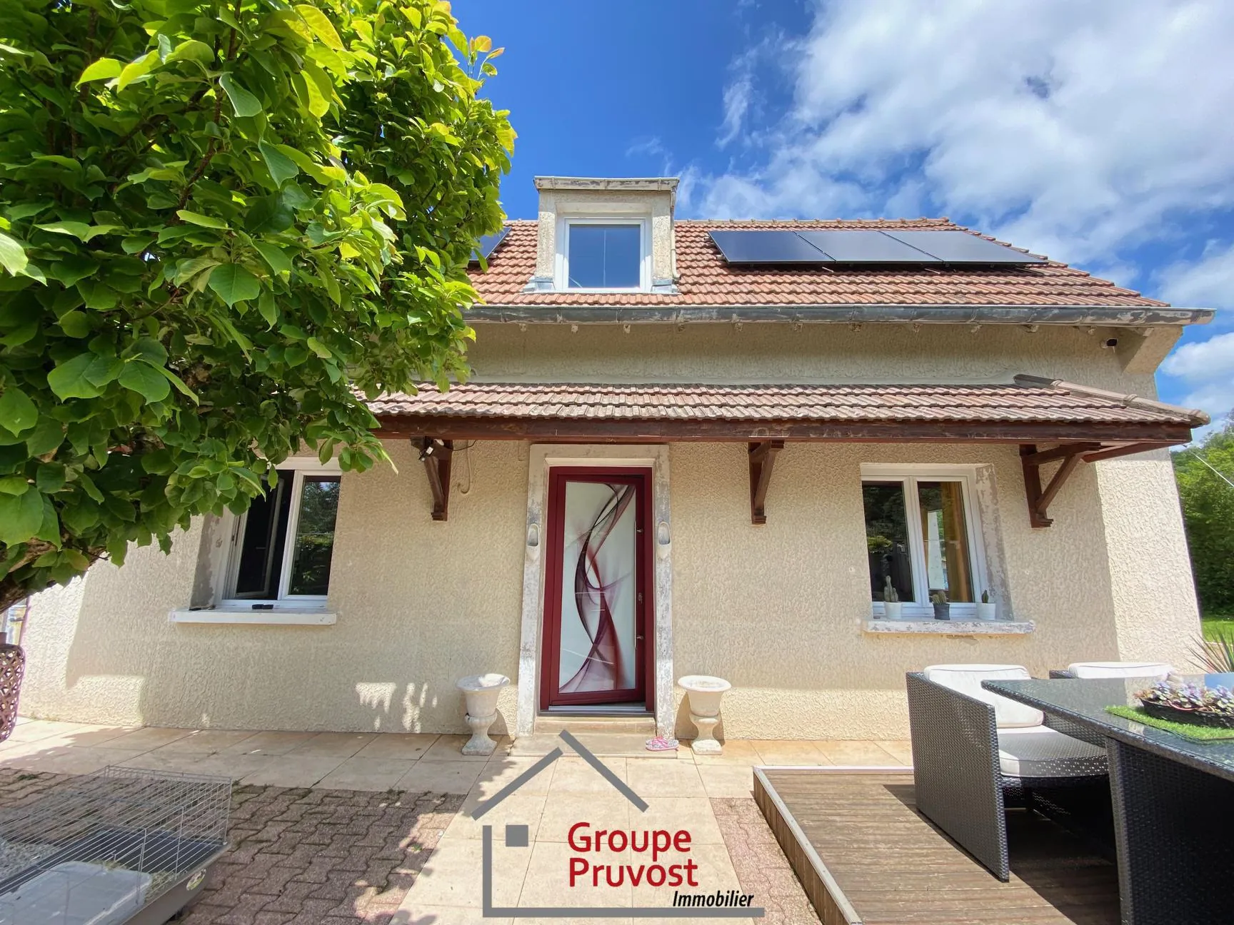 Maison de campagne rénovée à Cluny avec grand terrain et potentiel d'extension 