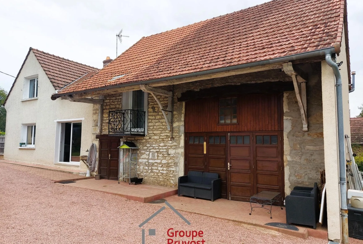 Maison de campagne rénovée à Cluny avec grand terrain et potentiel d'extension 
