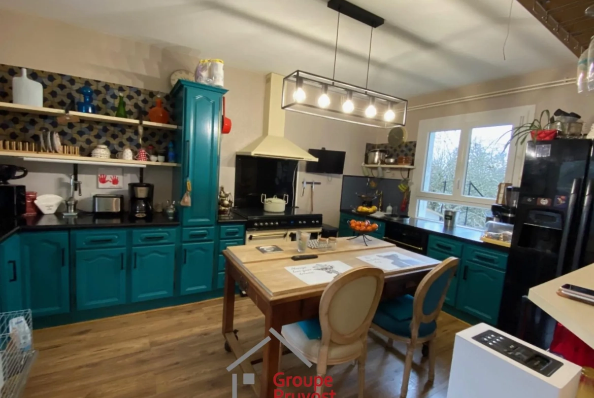 Maison de campagne rénovée à Cluny avec grand terrain et potentiel d'extension 