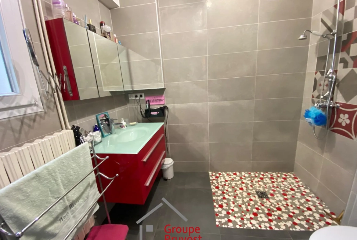 Maison de campagne rénovée à Cluny avec grand terrain et potentiel d'extension 