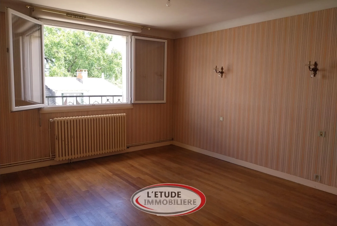 Maison à Sainte-Pazanne avec grand potentiel et espace professionnel 