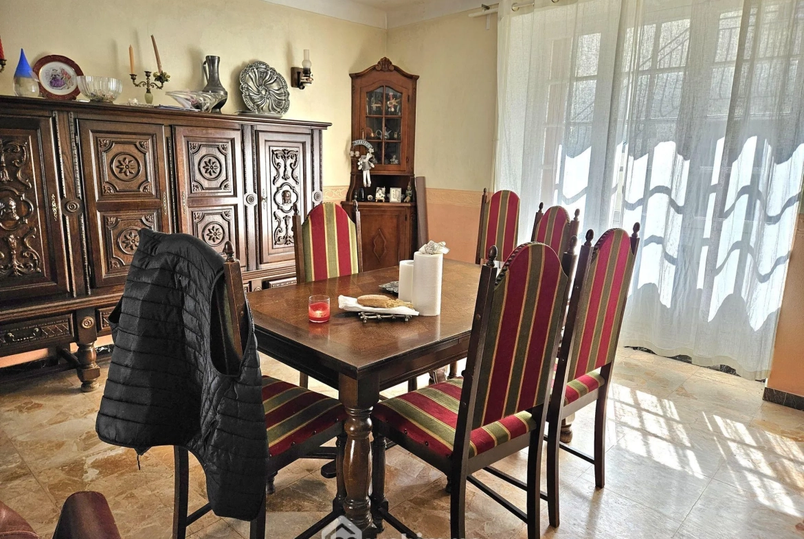 Maison de ville à Veneux-Les-Sablons avec jardin et cour privée 