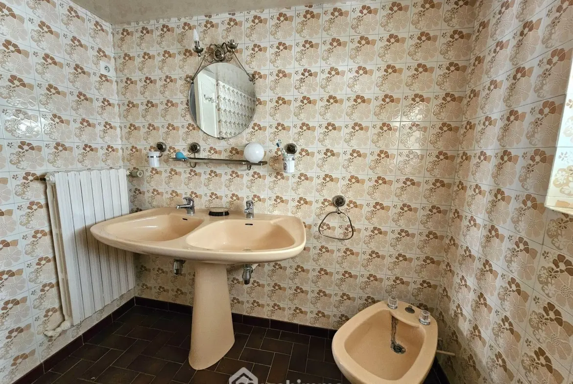 Maison de ville à Veneux-Les-Sablons avec jardin et cour privée 