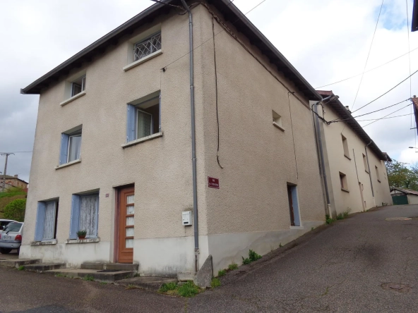 Belle maison à Saint Just d'Avray avec jardin et garage — Idéal premier achat