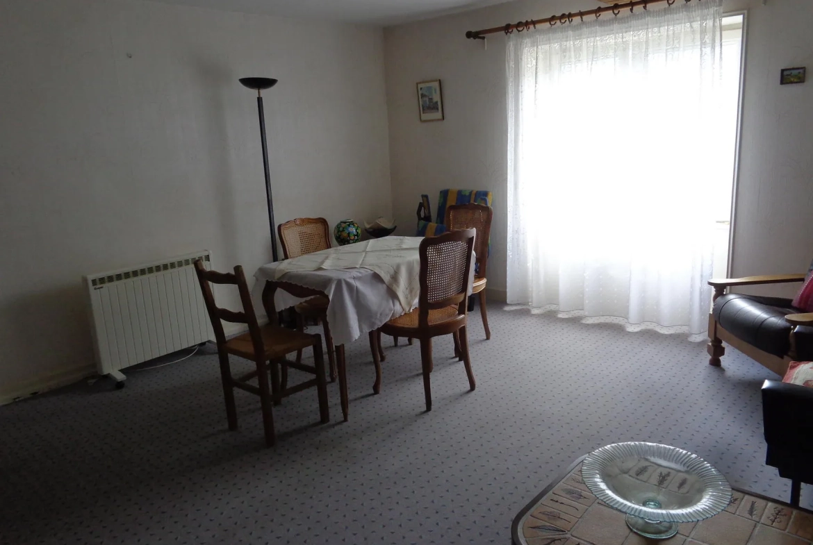 Belle maison à Saint Just d'Avray avec jardin et garage — Idéal premier achat 