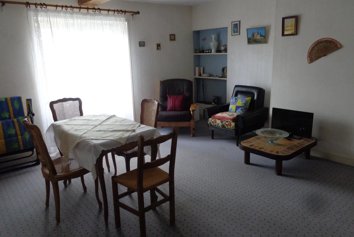 Belle maison à Saint Just d'Avray avec jardin et garage — Idéal premier achat 