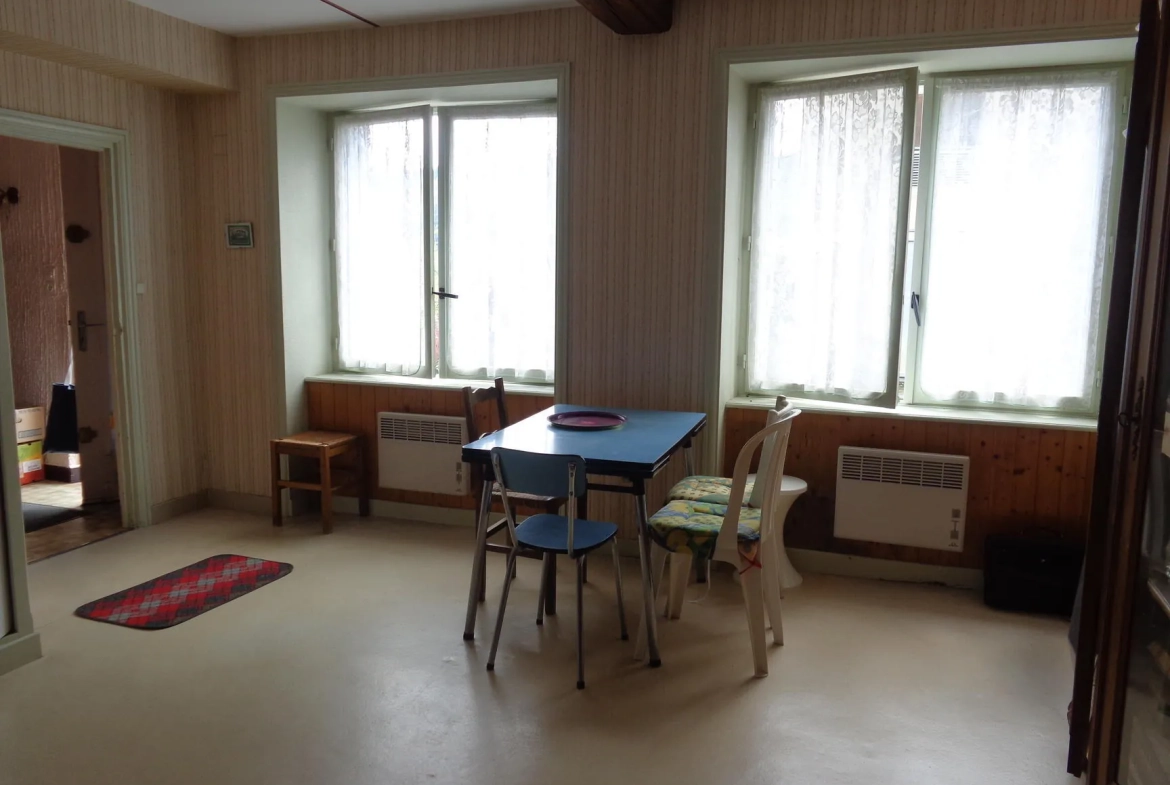 Belle maison à Saint Just d'Avray avec jardin et garage — Idéal premier achat 