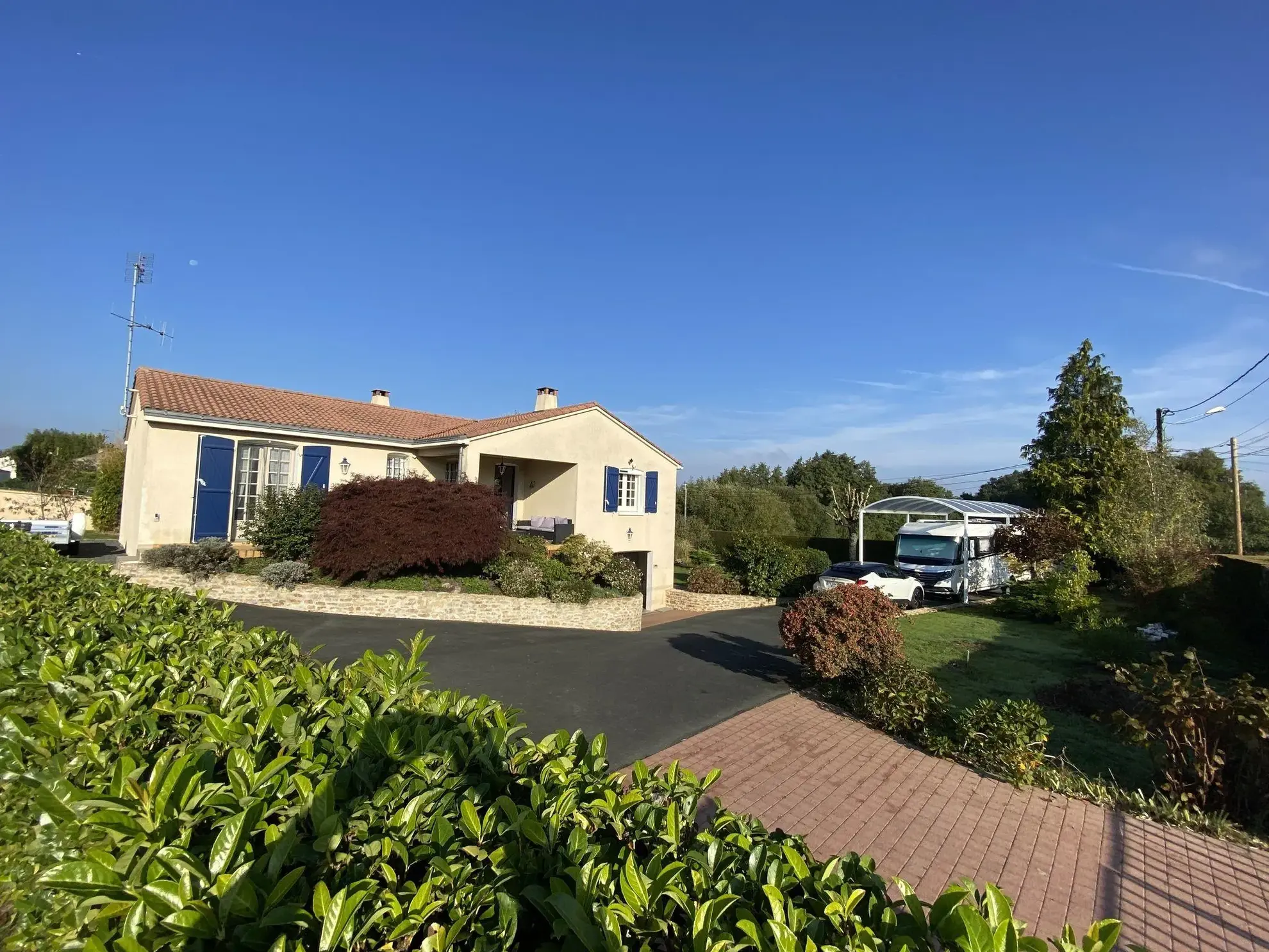 Maison de plain-pied à Chantonnay avec grand terrain et sous-sol 140 m² 